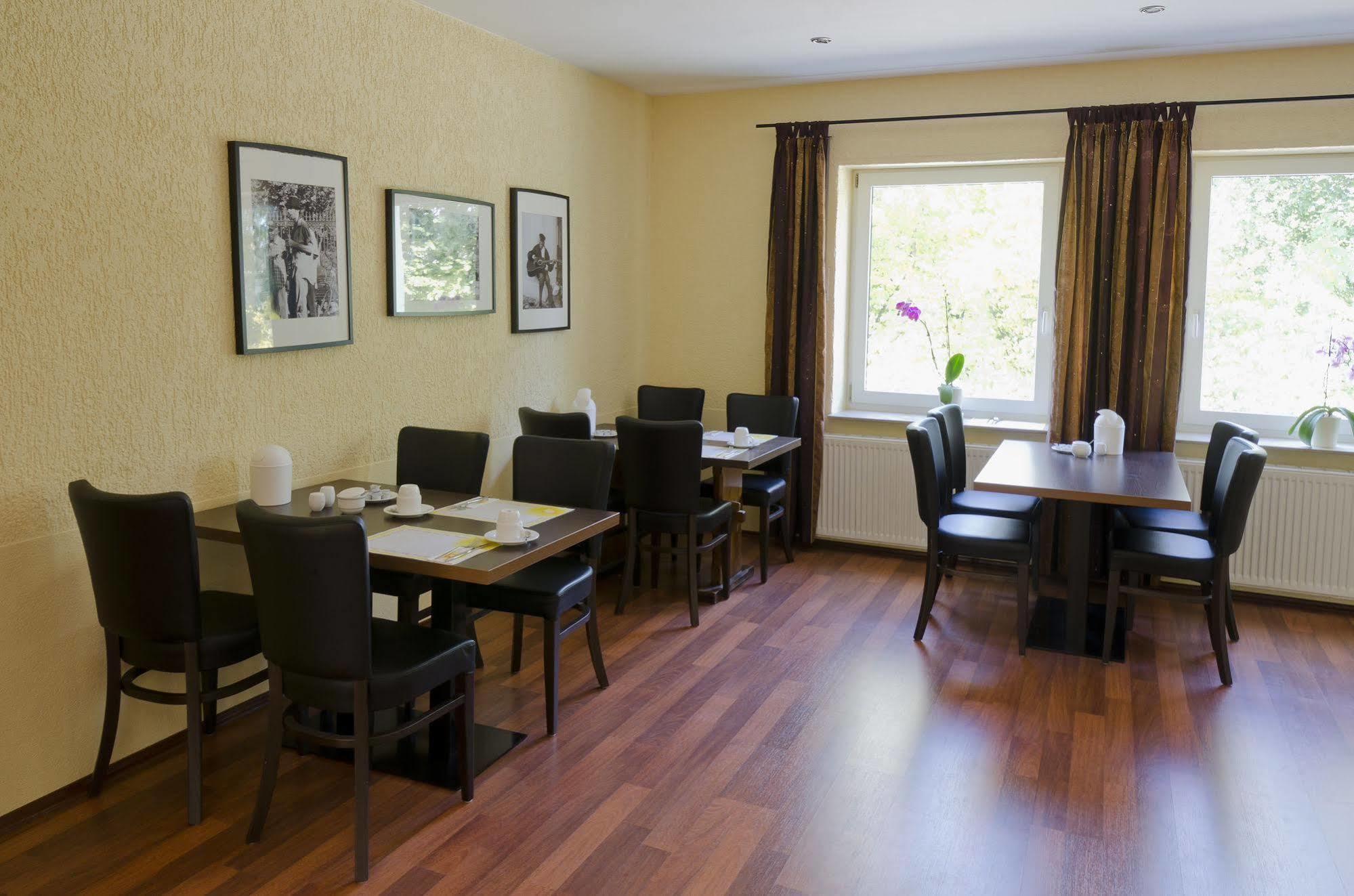 Garni-Hotel Zur Krone Schwieberdingen Esterno foto