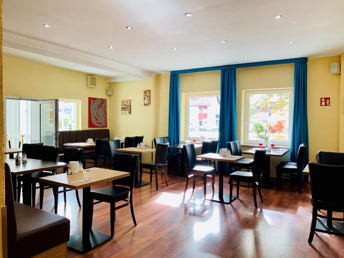 Garni-Hotel Zur Krone Schwieberdingen Esterno foto